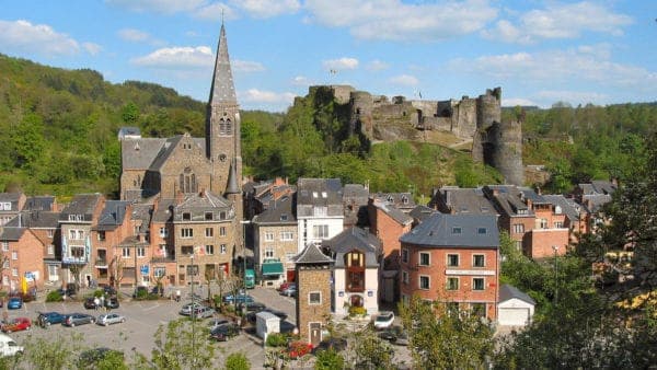 La Roche, met zijn eeuwenoude burcht